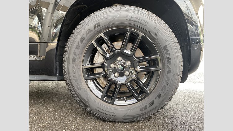 2023 認定中古車 Land Rover Defender 110 サントリーニブラック D300 AWD（AT） X-DYNAMIC HSE