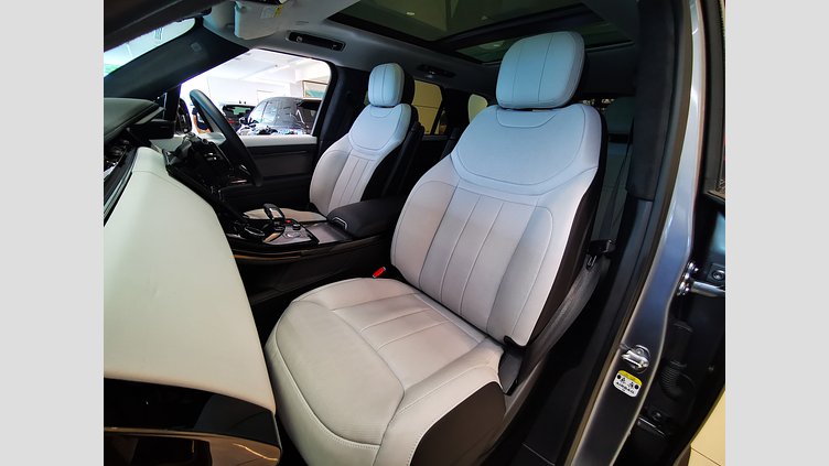 2023 認定中古車 Land Rover Range Rover Sport アイガーグレイ 3.0リッター6気筒300PSターボチャージドディーゼルMHEV（オートマチック） DYNAMIC HSE
