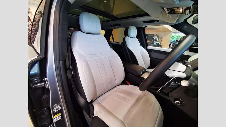 2023 認定中古車 Land Rover Range Rover Sport アイガーグレイ 3.0リッター6気筒300PSターボチャージドディーゼルMHEV（オートマチック） DYNAMIC HSE