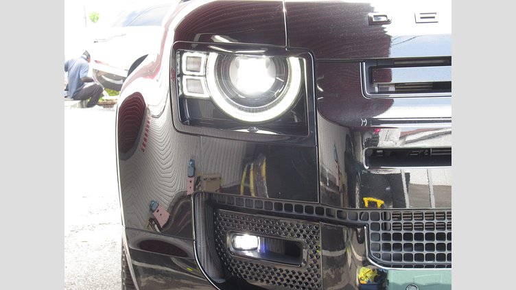 2022 認定中古車 Land Rover Defender 110 サントリーニブラック D300 AWD（AT） X