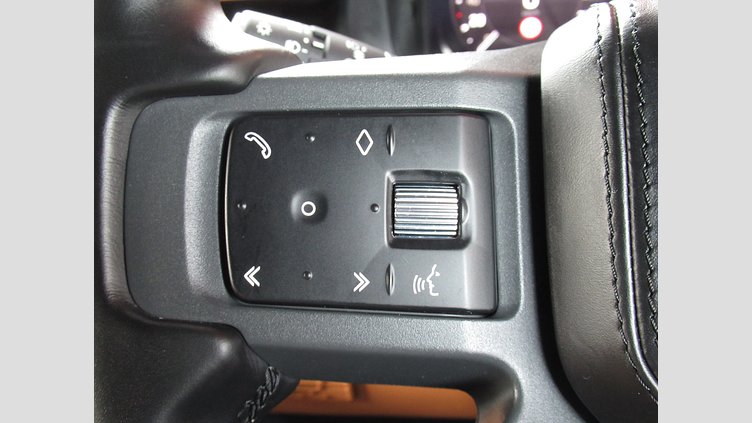 2022 認定中古車 Land Rover Defender 110 サントリーニブラック D300 AWD（AT） X