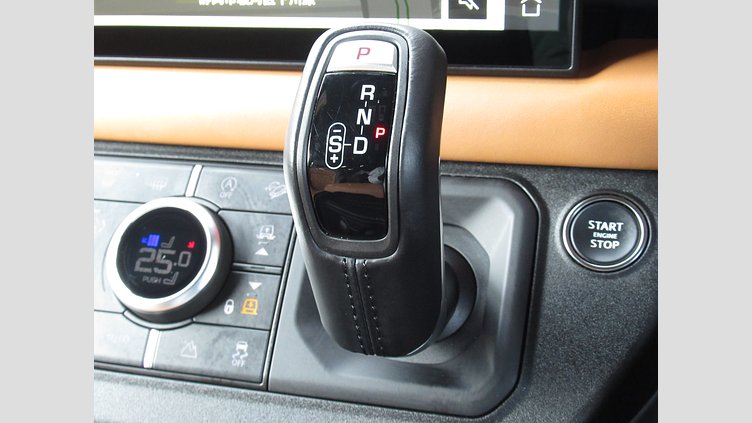 2022 認定中古車 Land Rover Defender 110 サントリーニブラック D300 AWD（AT） X
