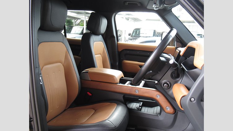 2022 認定中古車 Land Rover Defender 110 サントリーニブラック D300 AWD（AT） X