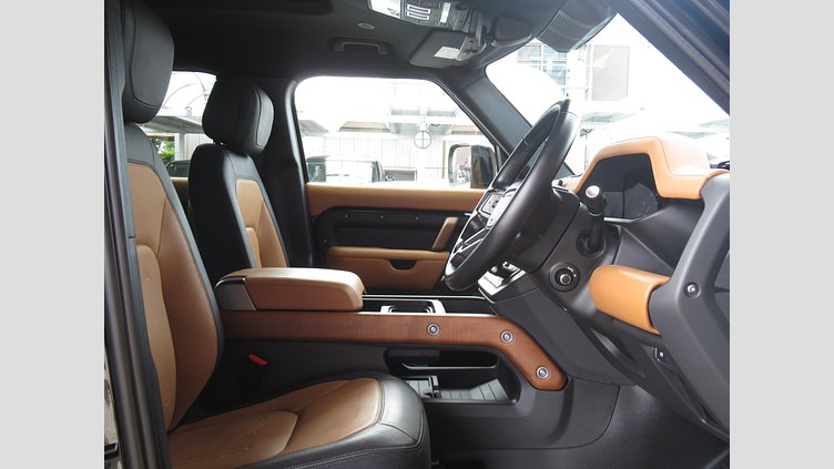 2022 認定中古車 Land Rover Defender 110 サントリーニブラック D300 AWD（AT） X
