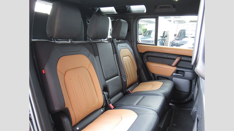 2022 認定中古車 Land Rover Defender 110 サントリーニブラック D300 AWD（AT） X