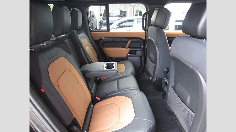 2022 認定中古車 Land Rover Defender 110 サントリーニブラック D300 AWD（AT） X
