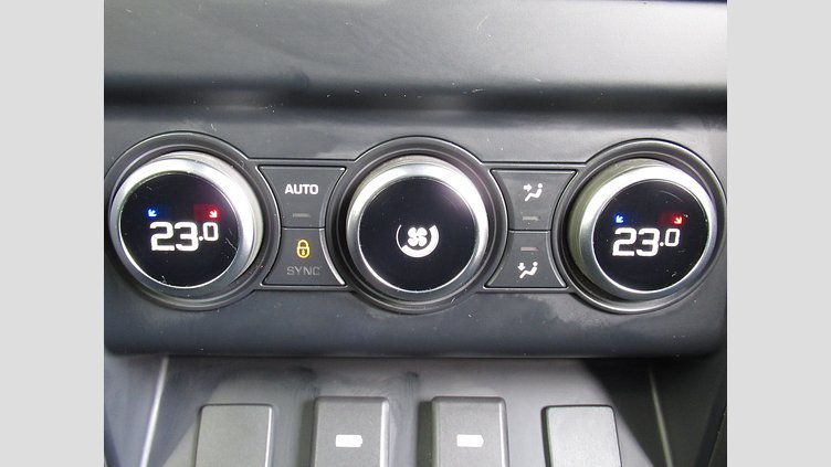 2022 認定中古車 Land Rover Defender 110 サントリーニブラック D300 AWD（AT） X