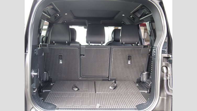 2022 認定中古車 Land Rover Defender 110 サントリーニブラック D300 AWD（AT） X