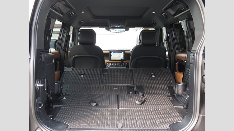 2022 認定中古車 Land Rover Defender 110 サントリーニブラック D300 AWD（AT） X