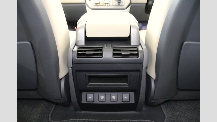 2021 認定中古車 Land Rover Defender 90 ハクバシルバー P300 AWD（AT） SE