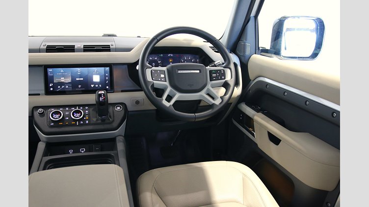 2021 認定中古車 Land Rover Defender 90 ハクバシルバー P300 AWD（AT） SE