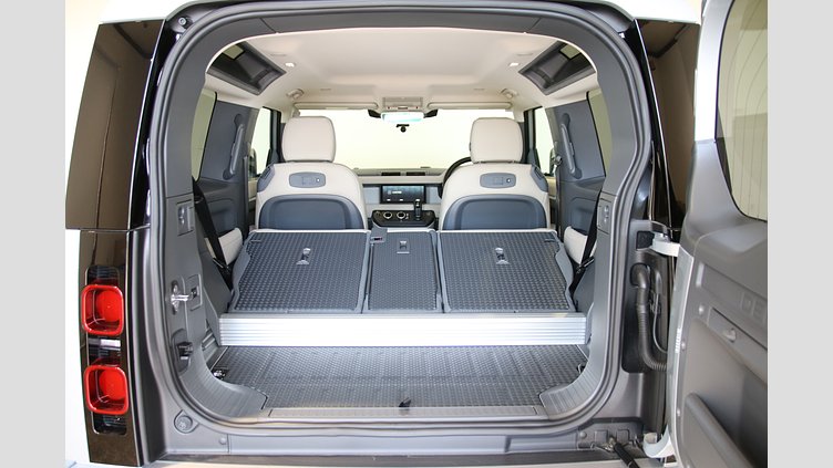 2021 認定中古車 Land Rover Defender 90 ハクバシルバー P300 AWD（AT） SE