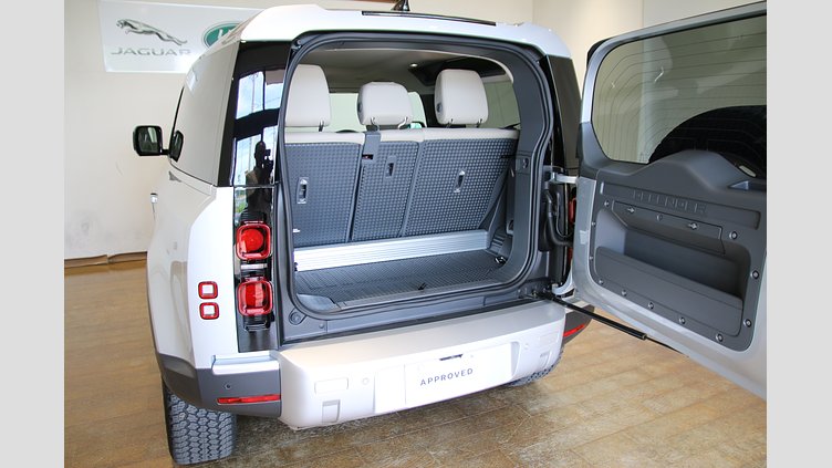 2021 認定中古車 Land Rover Defender 90 ハクバシルバー P300 AWD（AT） SE