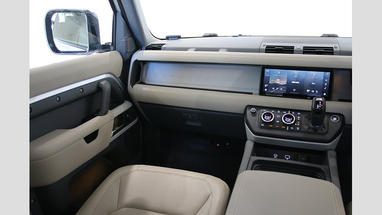 2021 認定中古車 Land Rover Defender 90 ハクバシルバー P300 AWD（AT） SE