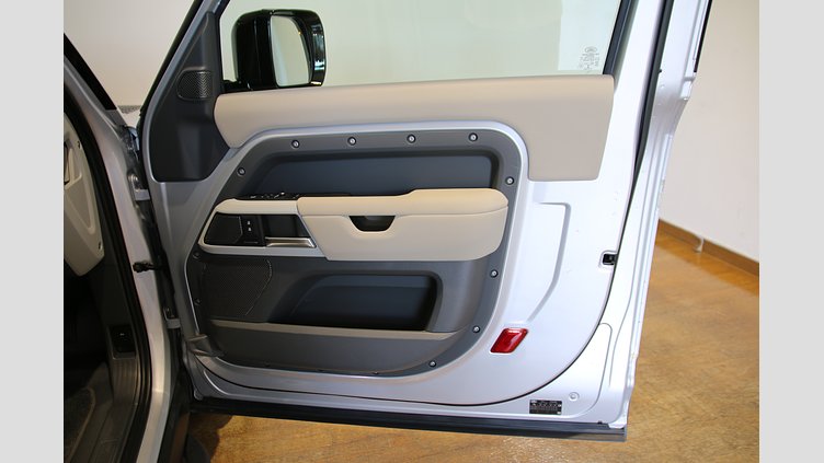 2021 認定中古車 Land Rover Defender 90 ハクバシルバー P300 AWD（AT） SE