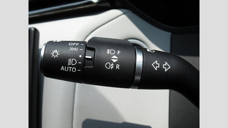2024 認定中古車 Land Rover Range Rover Velar アロイオスグレイ D200マイルドハイブリッド（ディーゼル） スタンダードホイールベース Dynamic SE