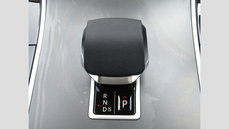 2024 認定中古車 Land Rover Range Rover Velar アロイオスグレイ D200マイルドハイブリッド（ディーゼル） スタンダードホイールベース Dynamic SE