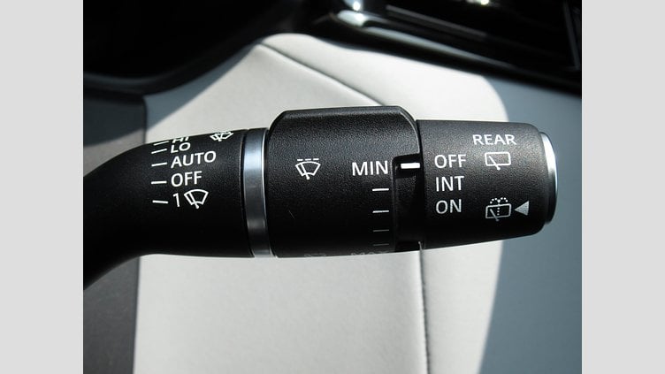 2024 認定中古車 Land Rover Range Rover Velar アロイオスグレイ D200マイルドハイブリッド（ディーゼル） スタンダードホイールベース Dynamic SE