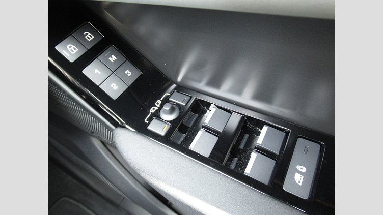 2024 認定中古車 Land Rover Range Rover Velar アロイオスグレイ D200マイルドハイブリッド（ディーゼル） スタンダードホイールベース Dynamic SE