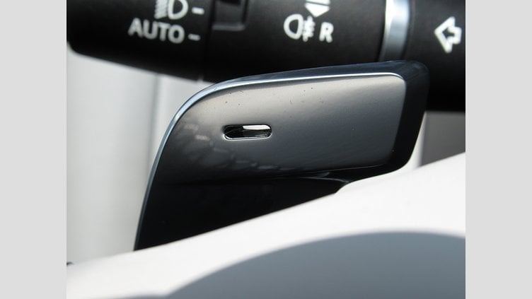 2024 認定中古車 Land Rover Range Rover Velar アロイオスグレイ D200マイルドハイブリッド（ディーゼル） スタンダードホイールベース Dynamic SE
