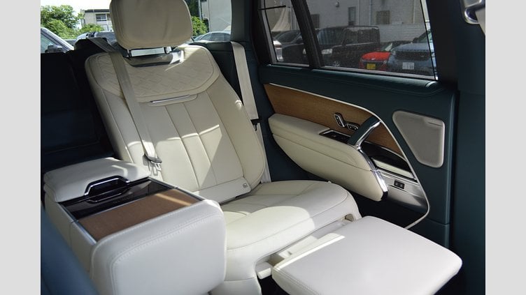 2024 認定中古車 Land Rover Range Rover アイシーホワイト - サテンフィニッシュ P550 AWD PHEV（AT） スタンダードホイールベース SV
