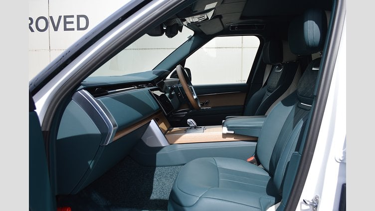 2024 認定中古車 Land Rover Range Rover アイシーホワイト - サテンフィニッシュ P550 AWD PHEV（AT） スタンダードホイールベース SV