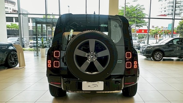 2025 新車 Land Rover Defender 110 Santorini Black D300 X-Dynamic HSE