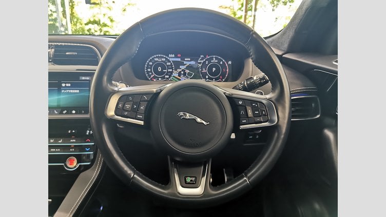 2019 認定中古車 Jaguar F-Pace Narvik Black 2.0 litre i4D Diesel Rスポーツ