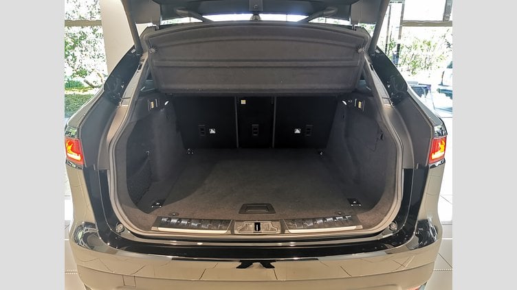 2019 認定中古車 Jaguar F-Pace Narvik Black 2.0 litre i4D Diesel Rスポーツ