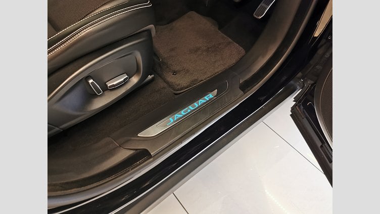 2019 認定中古車 Jaguar F-Pace Narvik Black 2.0 litre i4D Diesel Rスポーツ