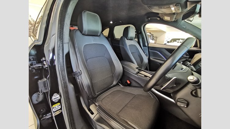 2019 認定中古車 Jaguar F-Pace Narvik Black 2.0 litre i4D Diesel Rスポーツ
