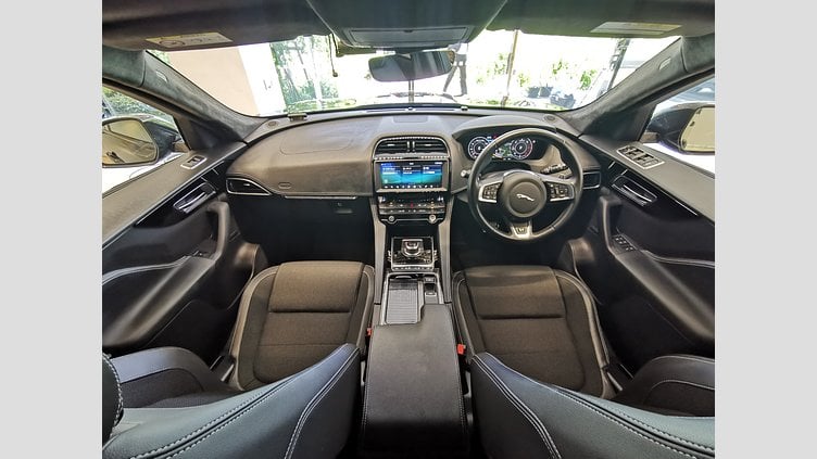 2019 認定中古車 Jaguar F-Pace Narvik Black 2.0 litre i4D Diesel Rスポーツ