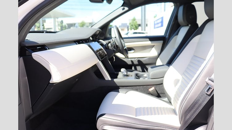 2024 認定中古車 Land Rover Discovery Sport オストゥーニパールホワイト P250（ガソリン） 標準ホイール DYNAMIC SE