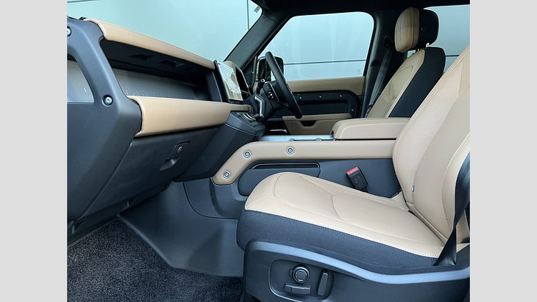 2024 認定中古車 Land Rover Defender 110 カルパチアングレイ P525 ガソリン V8