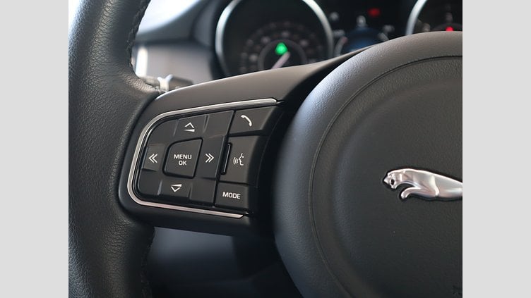 2019 認定中古車 Jaguar E-Pace ボラスコグレー D180 オートマチック全輪駆動 S
