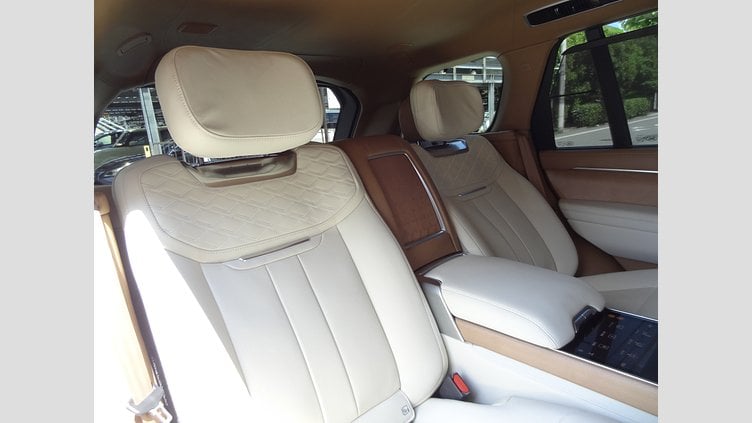 2023 認定中古車 Land Rover Range Rover アイシーホワイト - グロスフィニッシュ P530 AWD（AT） ロングホイールベース SV