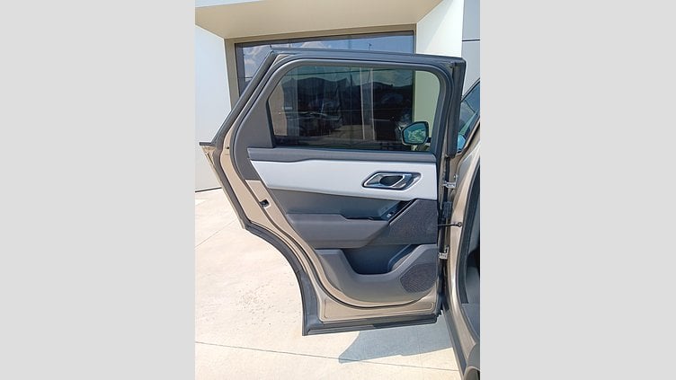 2025 Approved/Jazdené Land Rover Range Rover Velar Batumi Gold 2.0L PHEV 400PS P400e S AWD Auto