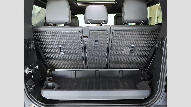 2025 New Land Rover Defender 90 Byron Blue Accompanied with the balance of the 5 year/ 100 000 km plan. FULL SERVICE HISTORY. The 2025 Defender 90 D250 S ) is the ultimate blend of rugged power and luxury. Equipped with a 183 kW, it offers impressive performance both on and off the road.  Land Rover Defender 90 D250 S