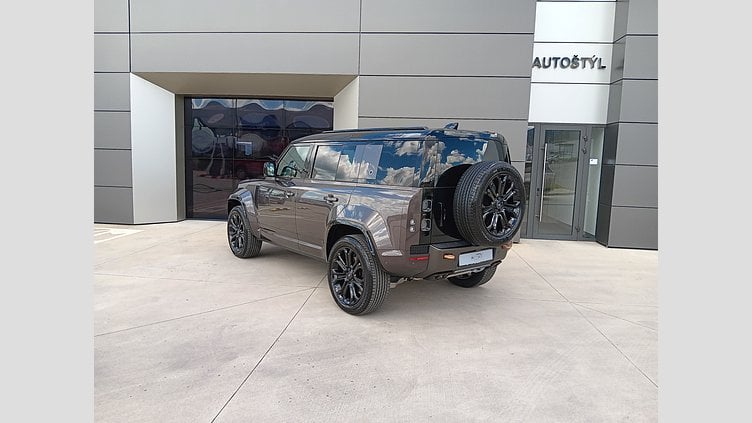 2025 SKLADOVÉ VOZIDLÁ Land Rover Defender 110 Charente Grey 4.4L 635PS P635 OCTA AWD Auto