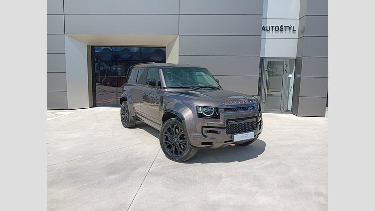 2025 SKLADOVÉ VOZIDLÁ Land Rover Defender 110 Charente Grey 4.4L 635PS P635 OCTA AWD Auto