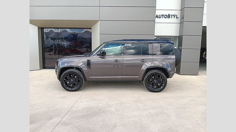 2025 SKLADOVÉ VOZIDLÁ Land Rover Defender 110 Charente Grey 4.4L 635PS P635 OCTA AWD Auto