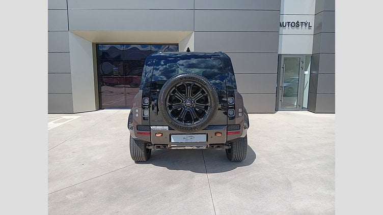 2025 SKLADOVÉ VOZIDLÁ Land Rover Defender 110 Charente Grey 4.4L 635PS P635 OCTA AWD Auto