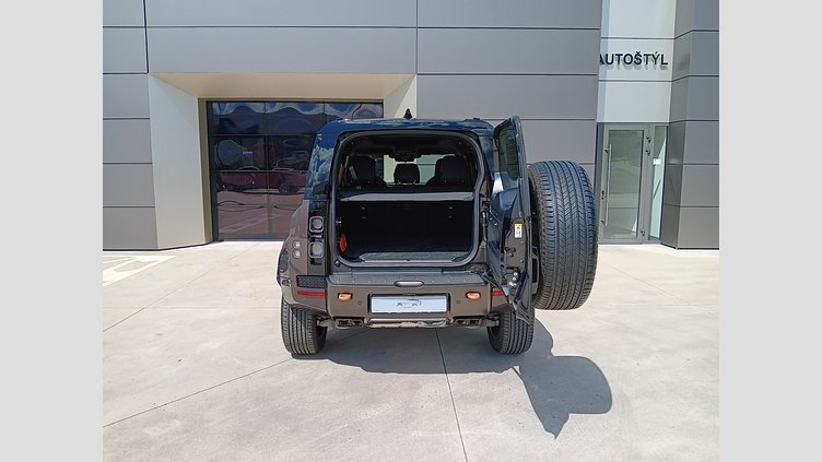2025 SKLADOVÉ VOZIDLÁ Land Rover Defender 110 Charente Grey 4.4L 635PS P635 OCTA AWD Auto