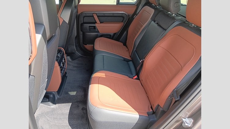 2025 SKLADOVÉ VOZIDLÁ Land Rover Defender 110 Charente Grey 4.4L 635PS P635 OCTA AWD Auto