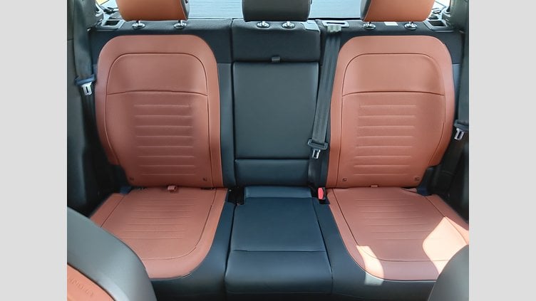 2025 SKLADOVÉ VOZIDLÁ Land Rover Defender 110 Charente Grey 4.4L 635PS P635 OCTA AWD Auto