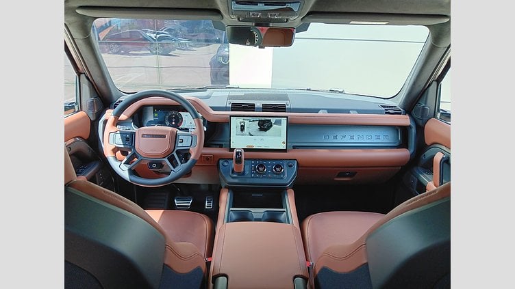 2025 SKLADOVÉ VOZIDLÁ Land Rover Defender 110 Charente Grey 4.4L 635PS P635 OCTA AWD Auto