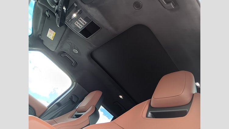 2025 SKLADOVÉ VOZIDLÁ Land Rover Defender 110 Charente Grey 4.4L 635PS P635 OCTA AWD Auto