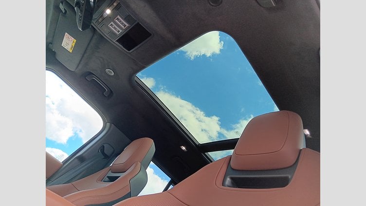 2025 SKLADOVÉ VOZIDLÁ Land Rover Defender 110 Charente Grey 4.4L 635PS P635 OCTA AWD Auto