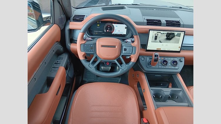 2025 SKLADOVÉ VOZIDLÁ Land Rover Defender 110 Charente Grey 4.4L 635PS P635 OCTA AWD Auto