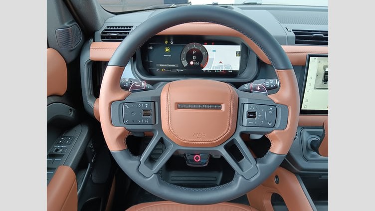 2025 SKLADOVÉ VOZIDLÁ Land Rover Defender 110 Charente Grey 4.4L 635PS P635 OCTA AWD Auto